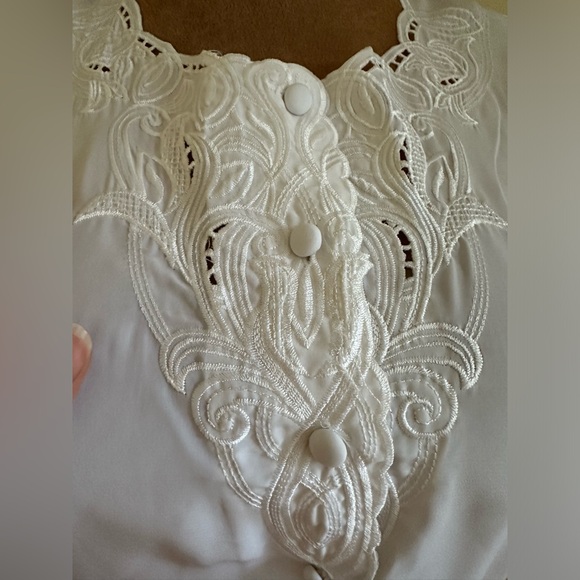 Christie & Jill White Sheer Fabric Buttons. Front Has Embroidery Detailed Sz.10 - Picture 5 of 10